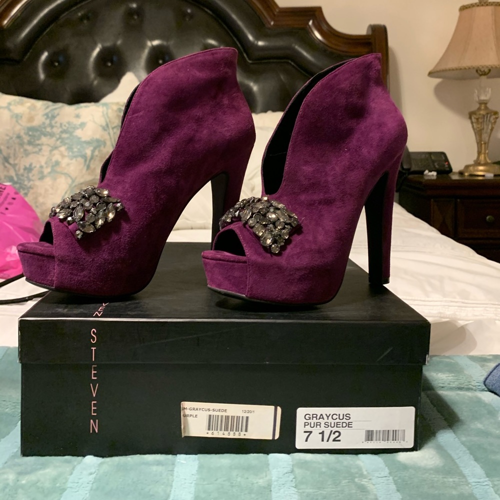 Never worn Steven By Steve Madden